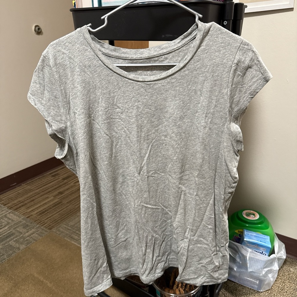 Universal Thread Light Gray Short Sleeve Tee
